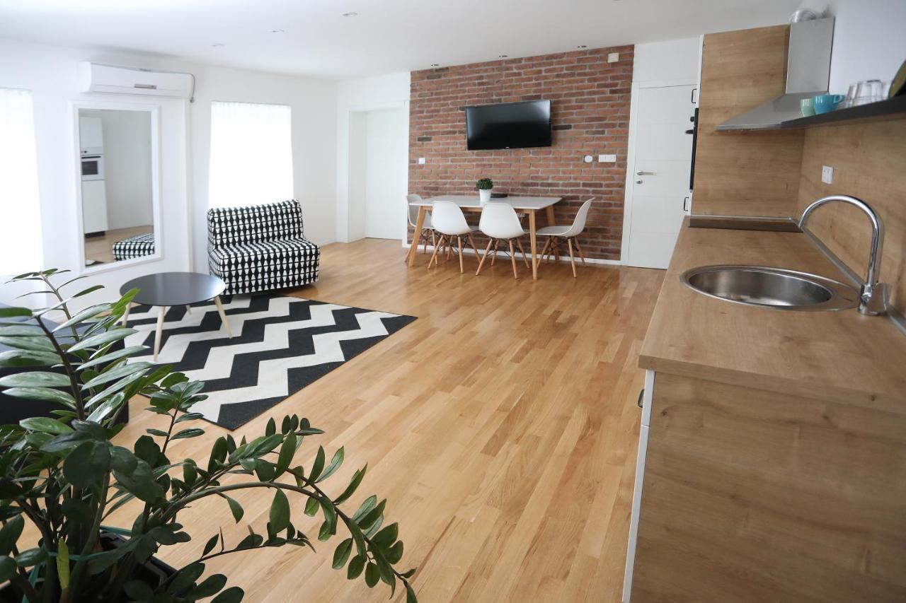 Home Apartmani I Sobe Осиек Екстериор снимка